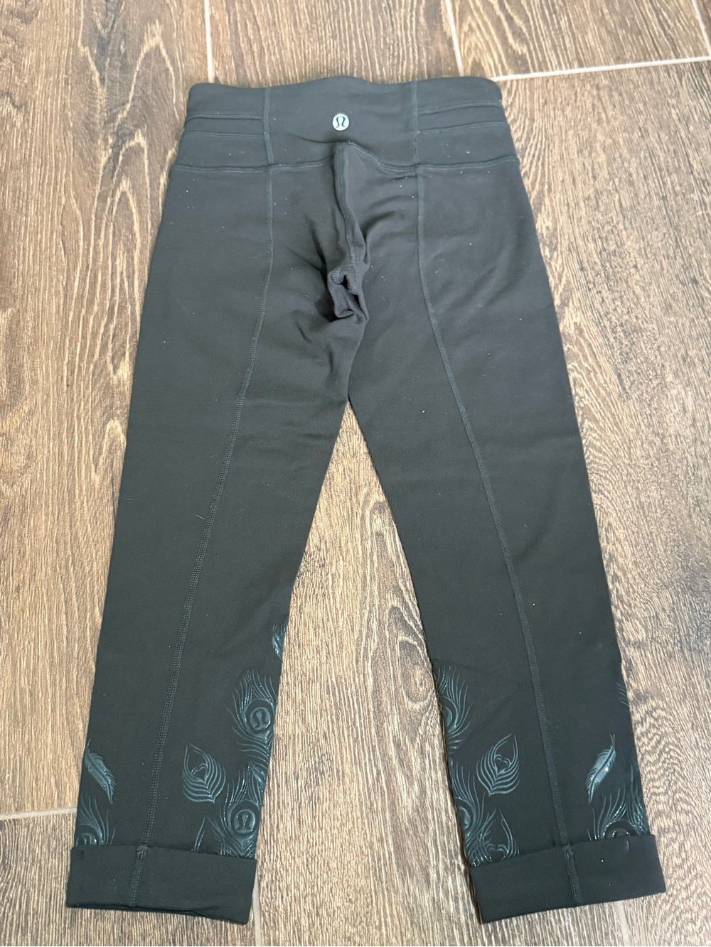 Sz 2 Lululemon vintage olive capri/cropped with peacock detailing